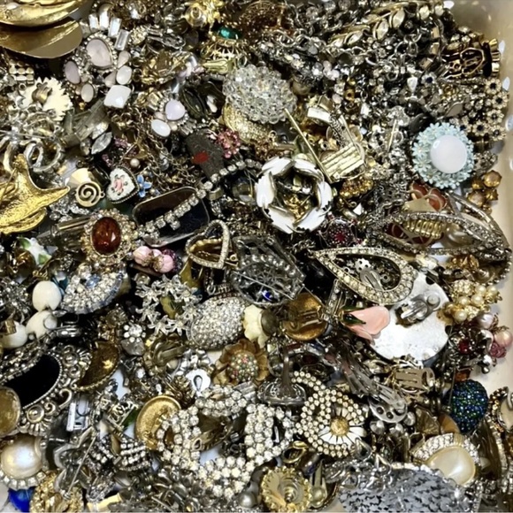 2 pounds vintage modern jewelry ~ unsearched untested wearable craft repair junk - Picture 4 of 7